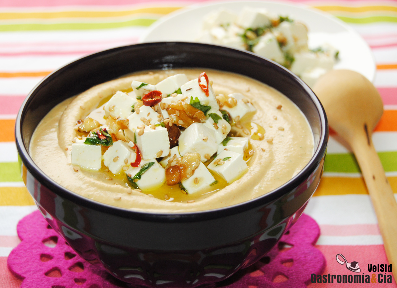 Hummus con queso feta