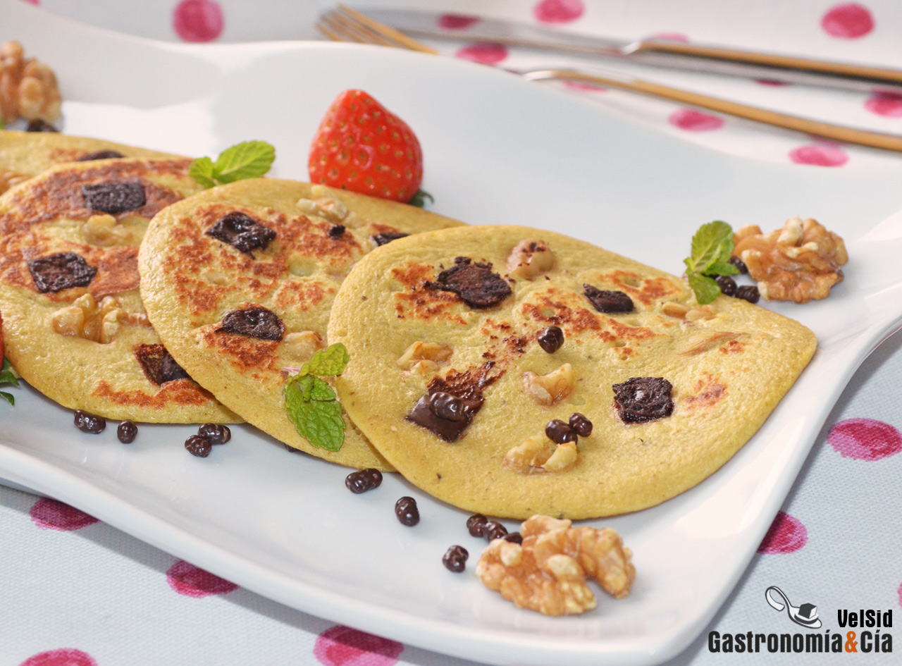 Tortitas de plátano, chocolate y nueces. Receta sin azú