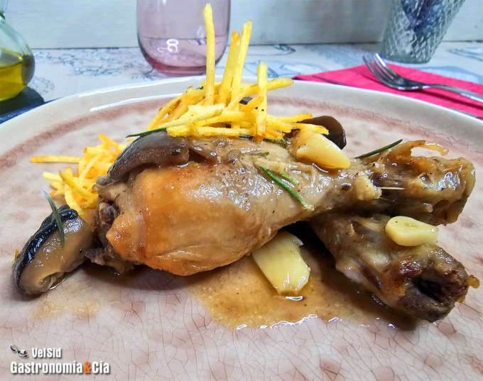 Muslos de pollo con setas al ajillo