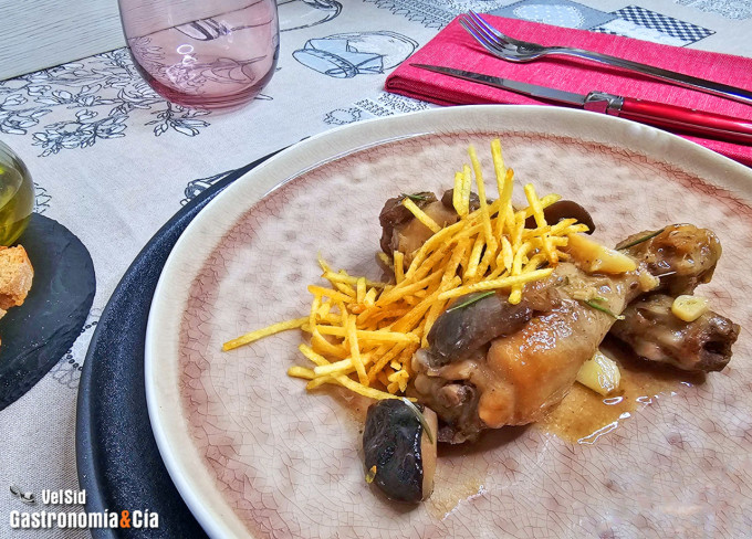 Muslos de pollo con setas al ajillo