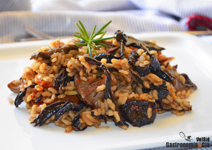 Arroz con seta de cardo y trompeta negra