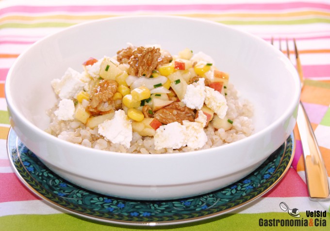 Arroz integral con manzana, nueces y requesón