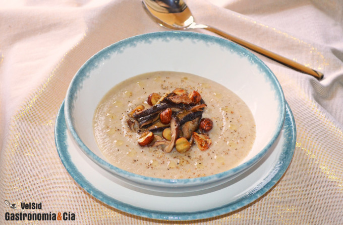 Crema de coliflor con avellanas y shiitake