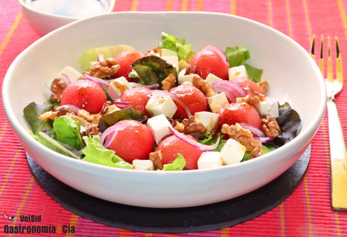 Ensalada de sandía, feta y vinagreta de higos