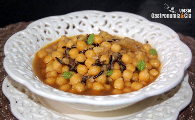 Garbanzos con arroz salvaje