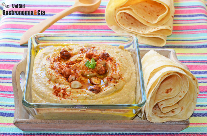 Hummus con calabaza bonetera y avellanas