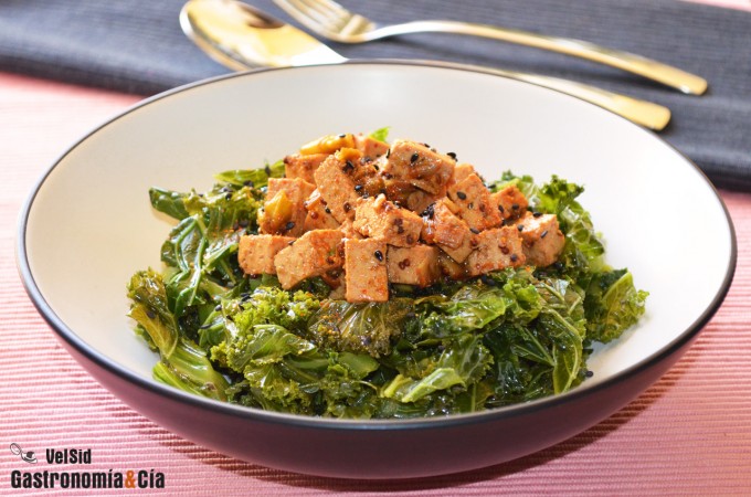 Kale con tofu y kimuchi