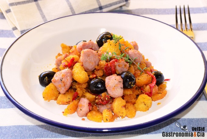 Migas con butifarra y pimientos del piquillo