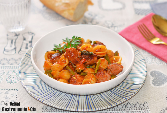 Orecchiette con butifarra ‘esparracada’ y espárragos