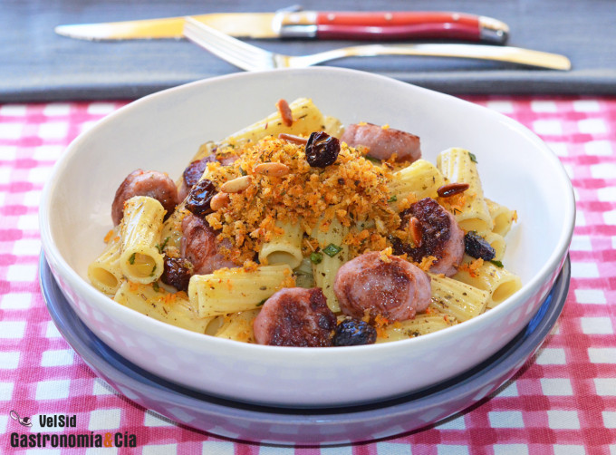 Rigatoni con butifarra y pangratatto