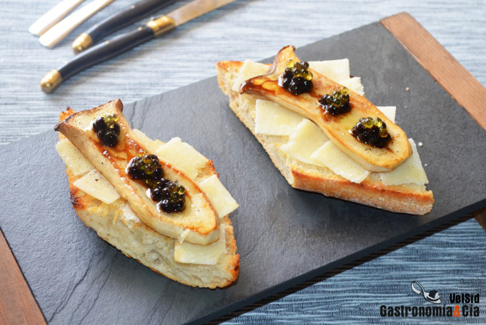 Tosta con seta de cardo y caviar de aove y vinagre bals