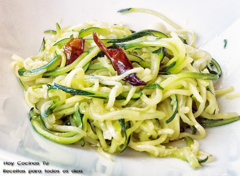 Espaguetis de calabacín con ajo y gambas – Blog de Cucute