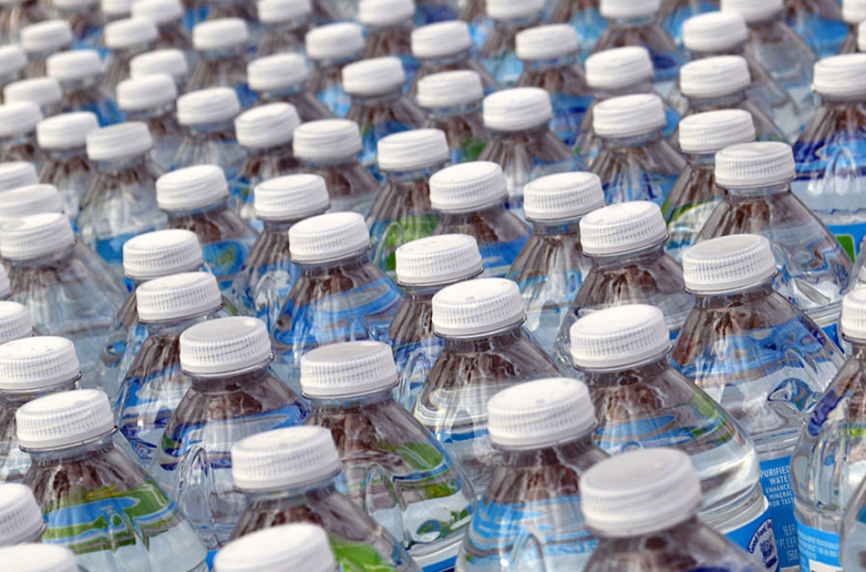Evita generar residuos plásticos con nuestros bidones de agua