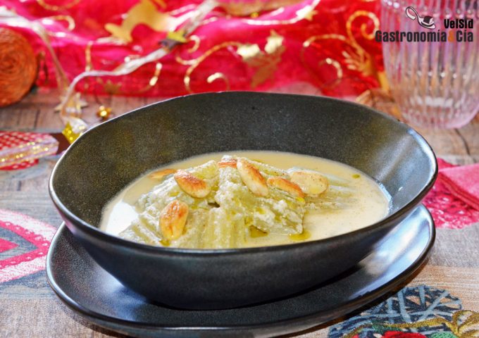 Receta de sopa con cardos y almendras