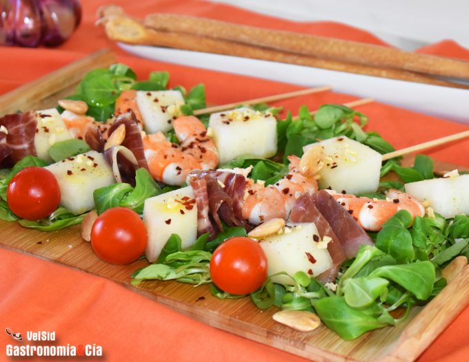 Receta de brochetas con langostinos, jamón ibérico y melón