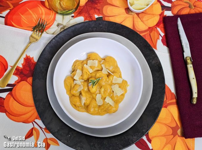 Gnocchi con salsa de calabaza