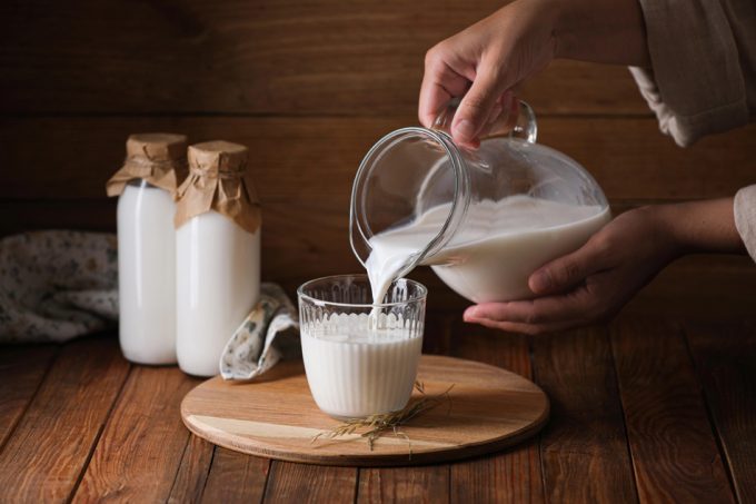 Consumir leche cruda es un riesgo para la salud