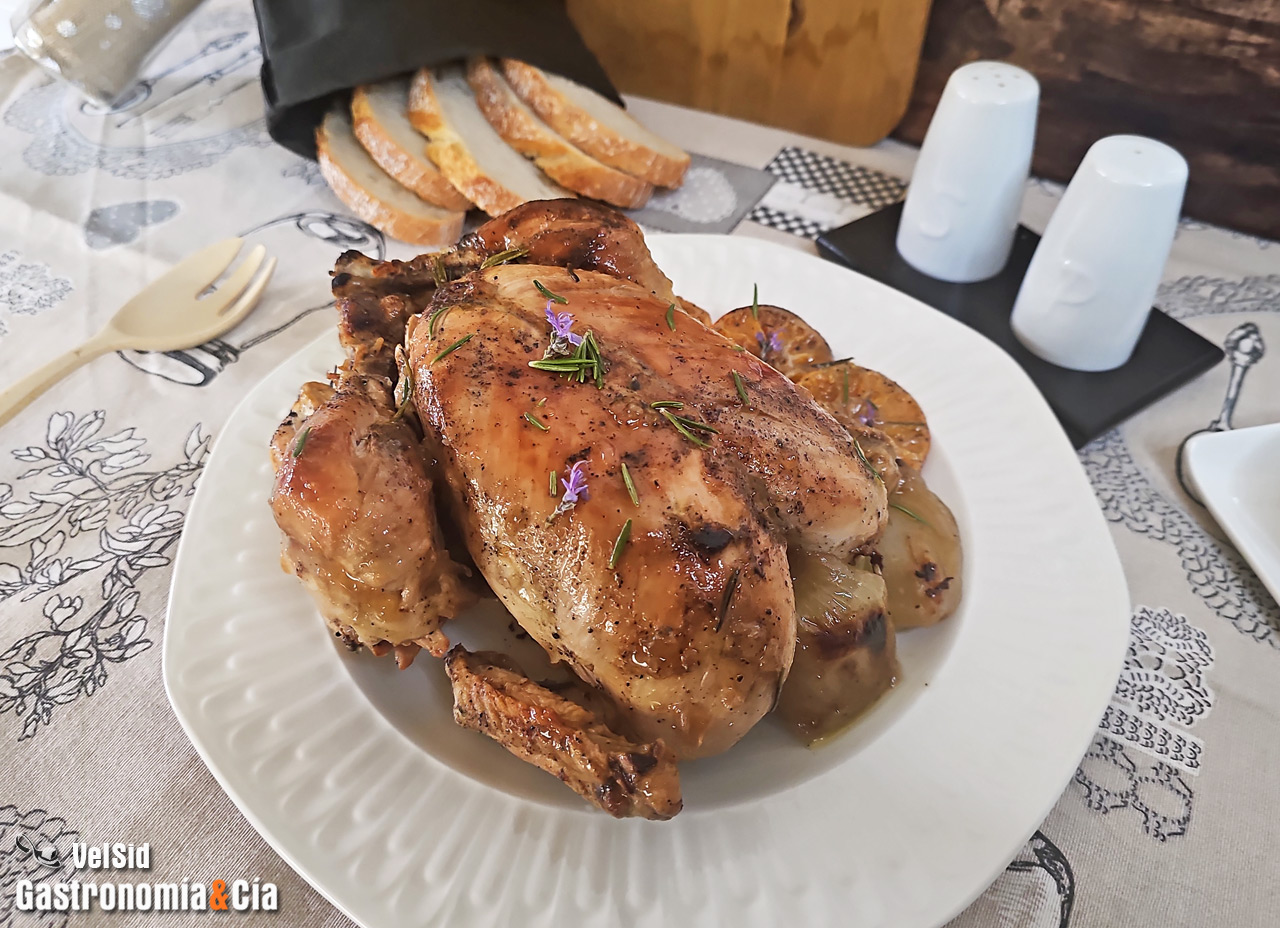 Receta de pollo asado al horno con mandarinas súper jugoso, tierno y aromático